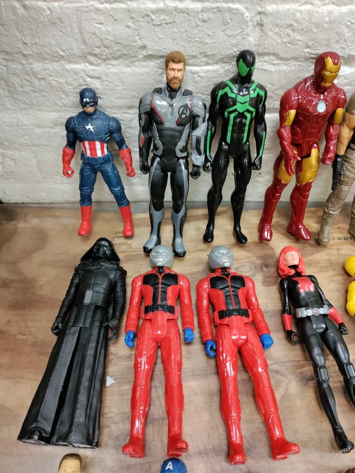 Lote de 23 figuras Hasbro Marvel Titan Hero 12" Spiderman Capitán América y más Foto 2 de 4