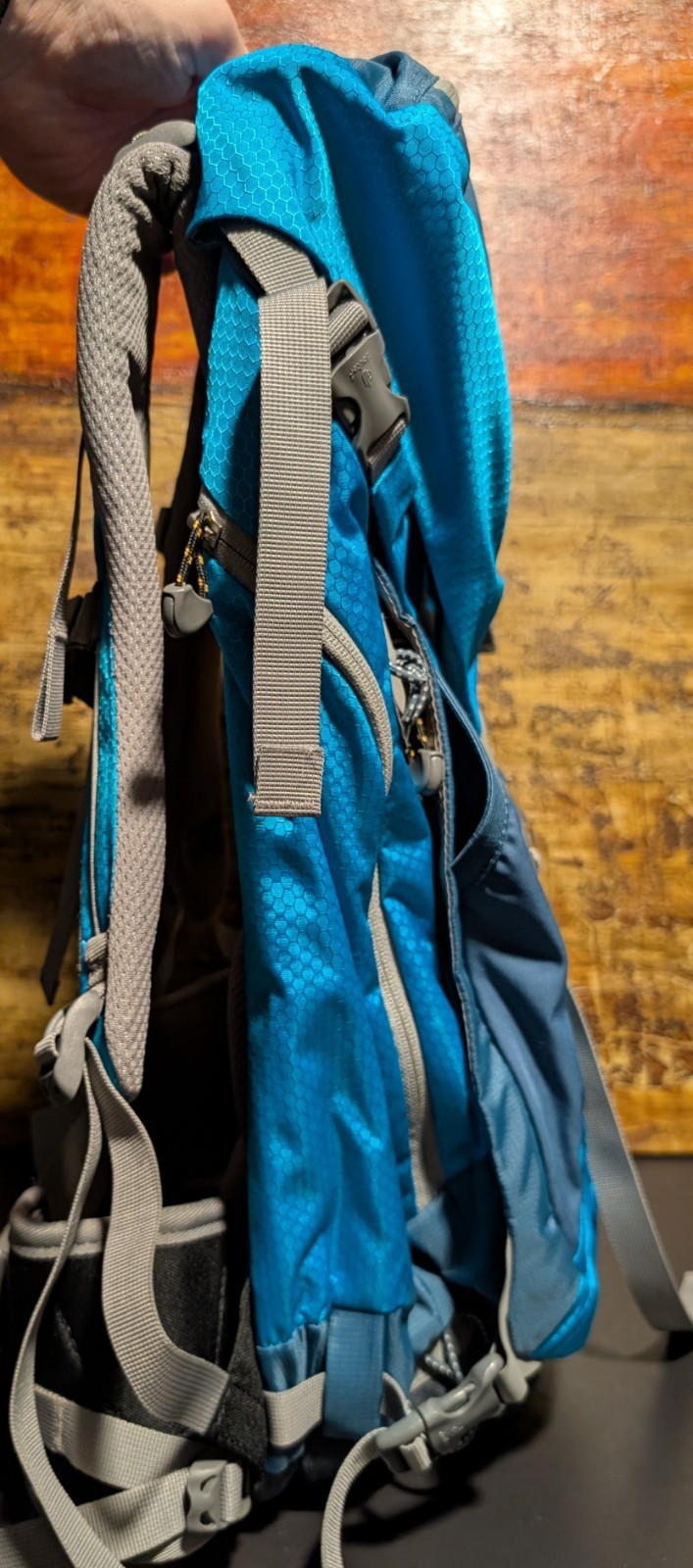 Deuter Unisex ACT Trail 28 SL Backpack in Bright Blue - Trekking Hiking Daypack