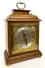 Lovely Elliott Of London Walnut Bracket / Mantel Clock In Working Order