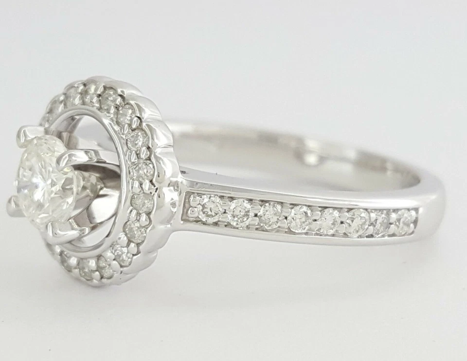 Anillo de compromiso redondo con halo de diamantes talla brillante de oro de 14 quilates de 0,73 quilates Foto 3 de 4