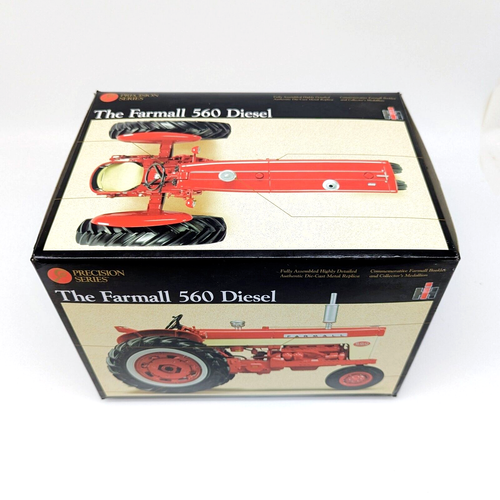 1/16 International Harvester Farmall 560 Diesel Tractor With Narrow Front - Picture 2 of 6