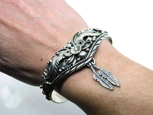 Pulsera SC 925 Colgante de Plata Esterlina Plumas y Flores Firmada en V - Imagen 11 de 11