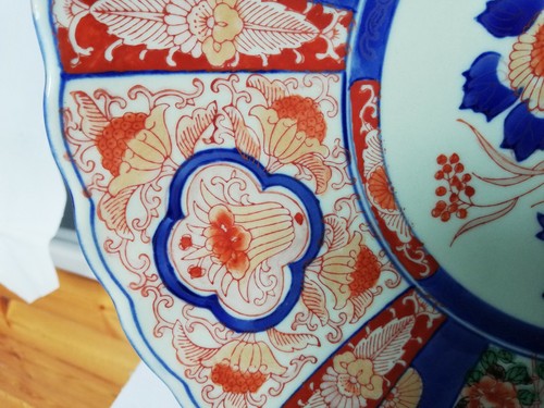Japanische Imari Schale Ladegerät überbacken signiert in blau handbemalt Blumen 12,5" - Bild 7 von 12