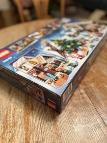 LEGO Creator Expert Winter Toy Shop 10249 Complete Set brand new factory sealed