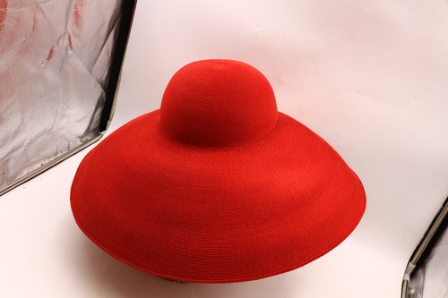 Sombrero Patricia Underwood Ala Ancha Rojo Tejido Suave 20" Volteado Nuevo con Etiquetas Precio de venta sugerido por el fabricante $625 - Imagen 3 de 11