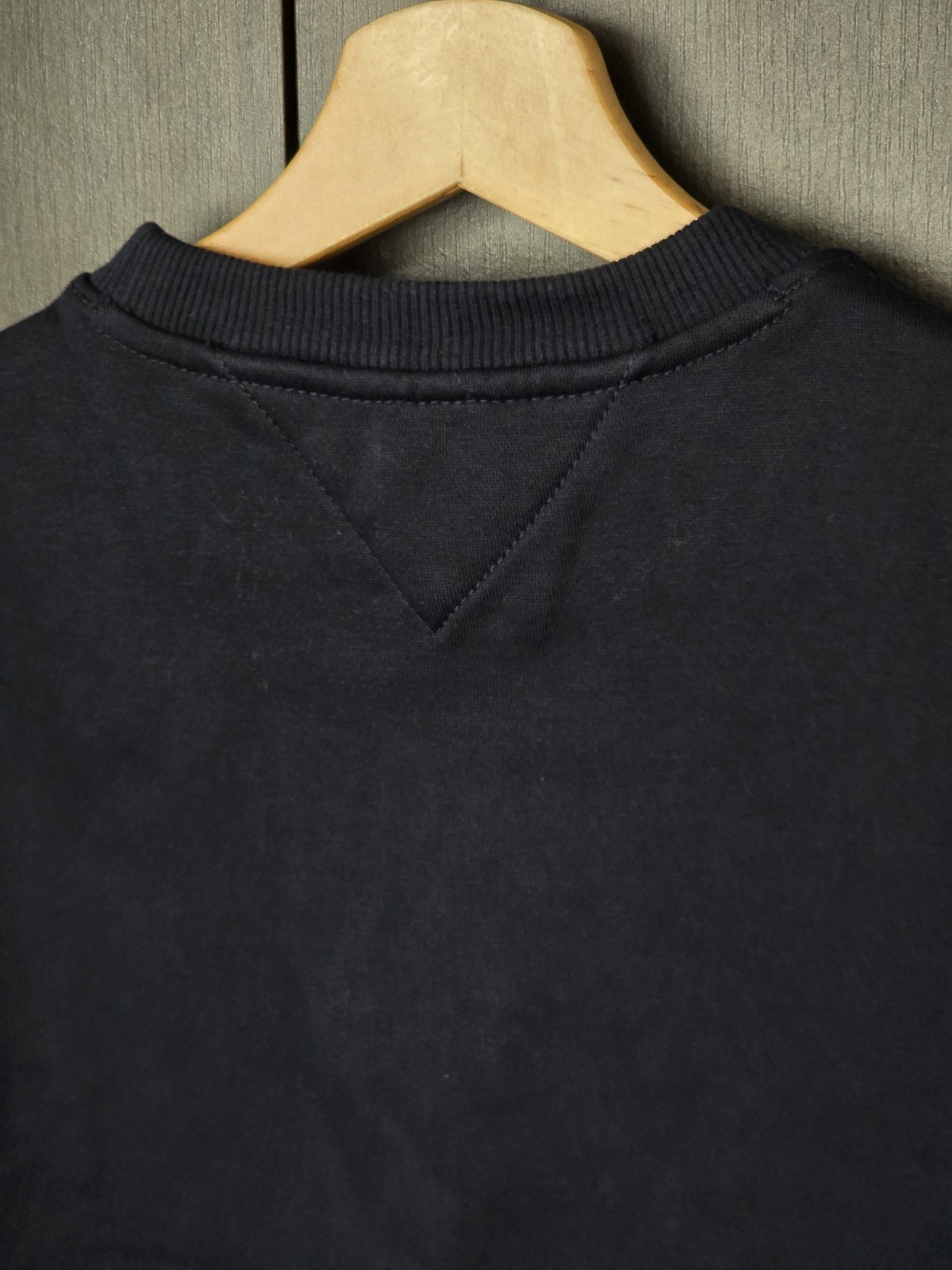 Tommy Hilfiger Essential Crew Sweatshirt Black Junior Age 8-10 image 5