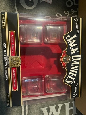 Jack Daniels 1913 Gold medal Gift Set
