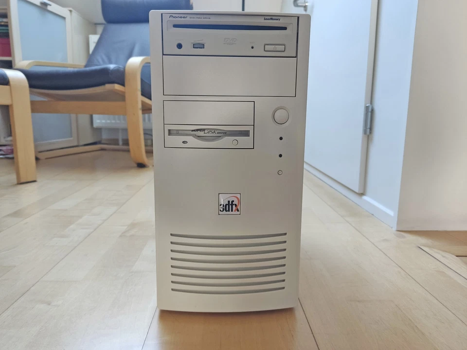 Retro PC, Pentium III 1GHz, 512MB, Voodoo 5 5500, LS120 etc.