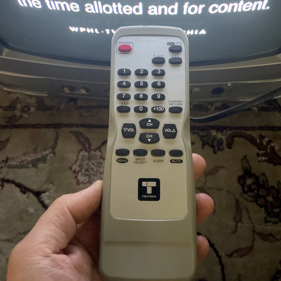 Vintage Retro Gaming CRT Color TV TRUTECH 13" CRT 2008 CR130TT8 W/remote+ Antenn - Image 2 of 4