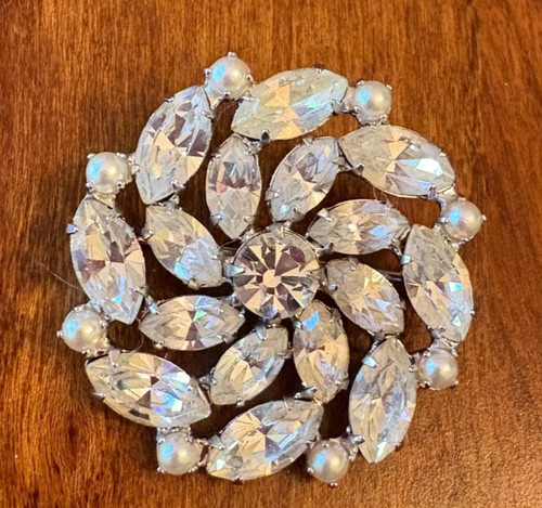 Vintage Adorable B David signed Brooch Rhinestones & Faux Pearls