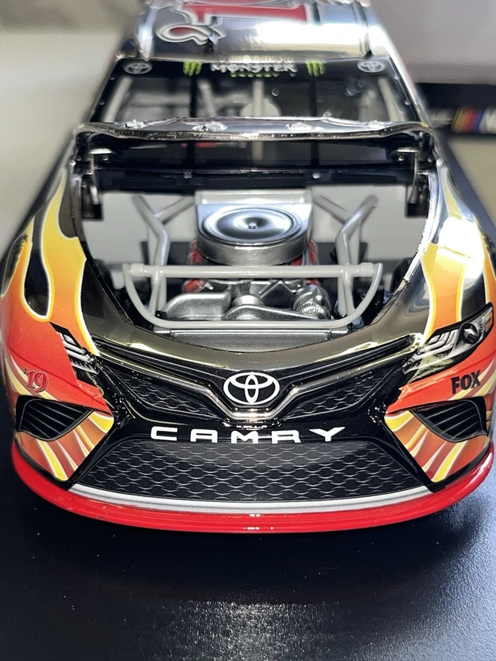 Darrell Waltrip #19 Fox Firning Off 2019 Camry Color Chrome 263/373 Foto 4 de 4