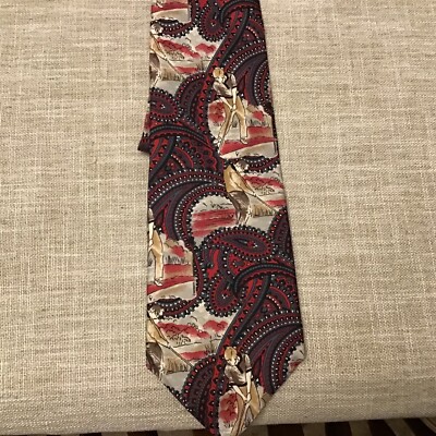 Men s 100% Silk Tie Preowned Has Men Golfing Burgundy Paisley