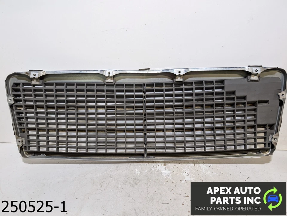 OEM 1994-1997 Mercedes C280 2.8L Front Radiator Grille Grill 2028880323 - Imagem 4 de 4
