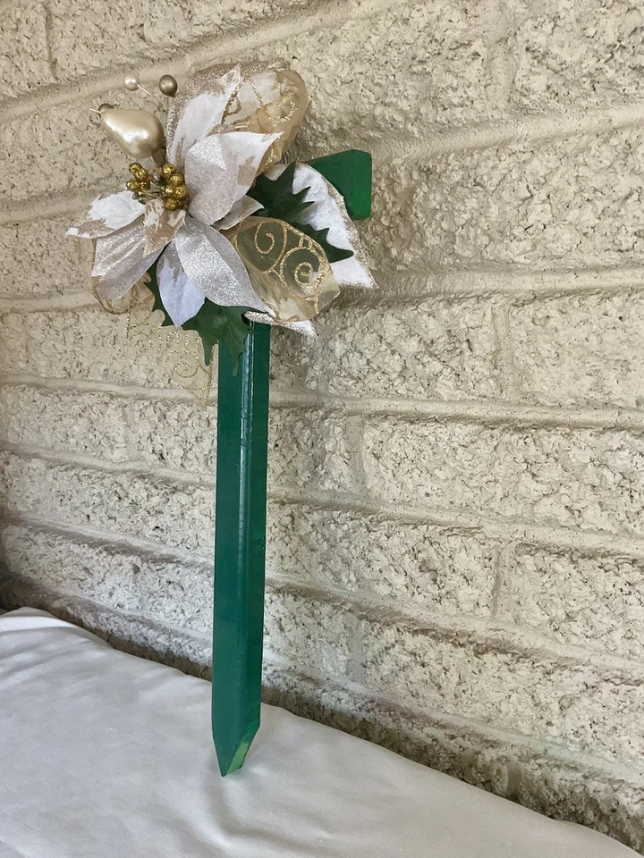 Christmas Cemetery Cross: grave flowers, Winter Grave Decoration - Image 3 of 4