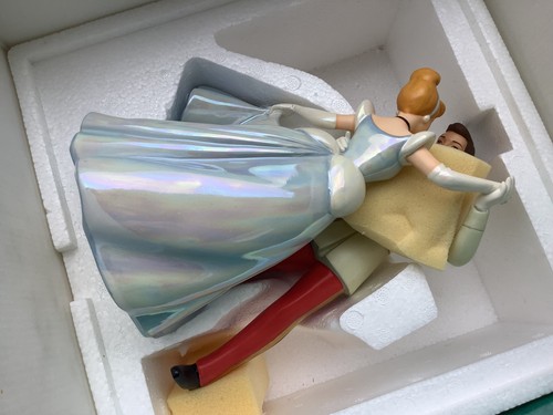 WDCC  Cinderella and Prince Charming "So This Is Love" W/BOX Disneyland Disney
