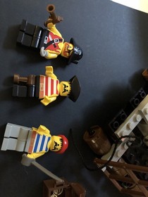 Lego raft Raiders Vintage pirates Mini figs Set 6261 Complete good Condition! 