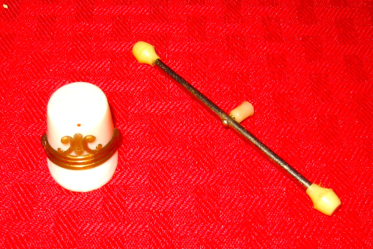 LOTE DE ACCESORIOS VINTAGE AMANECER PARA ROPA MAJORETTE KIP CASCO MODA SOMBRERO BASTÓN