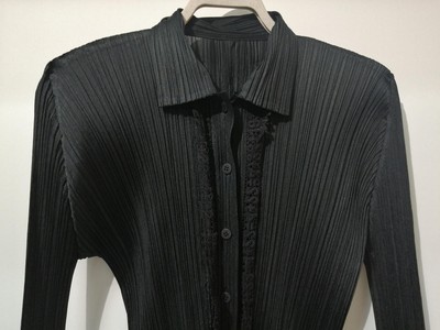 PLEATS PLEASE ISSEY MIYAKE ブラックトップス　3 PLEATS PLEASE Issey Miyake - Pleated Top in Black