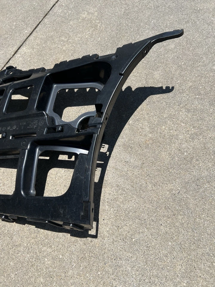 BMW 325I E90 2006 PARACHOQUES TRASERO DERECHO SOPORTE GUÍA FÁBRICA 7058520 Foto 4 de 4