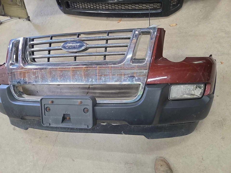 10 FORD EXPLORER Front Bumper (No Shipping) Foto 2 de 4