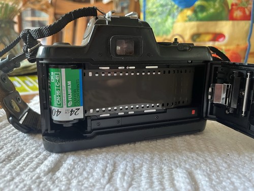 Vintage Nikon Camera N4004 AF Nikkor 35-70mm Lens- Original Strap - Afbeelding 17 van 24