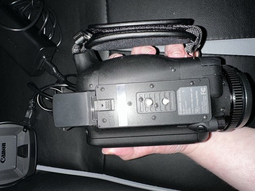 Canon VIXIA HF G70 Professional Camcorder - Picture 3 of 10