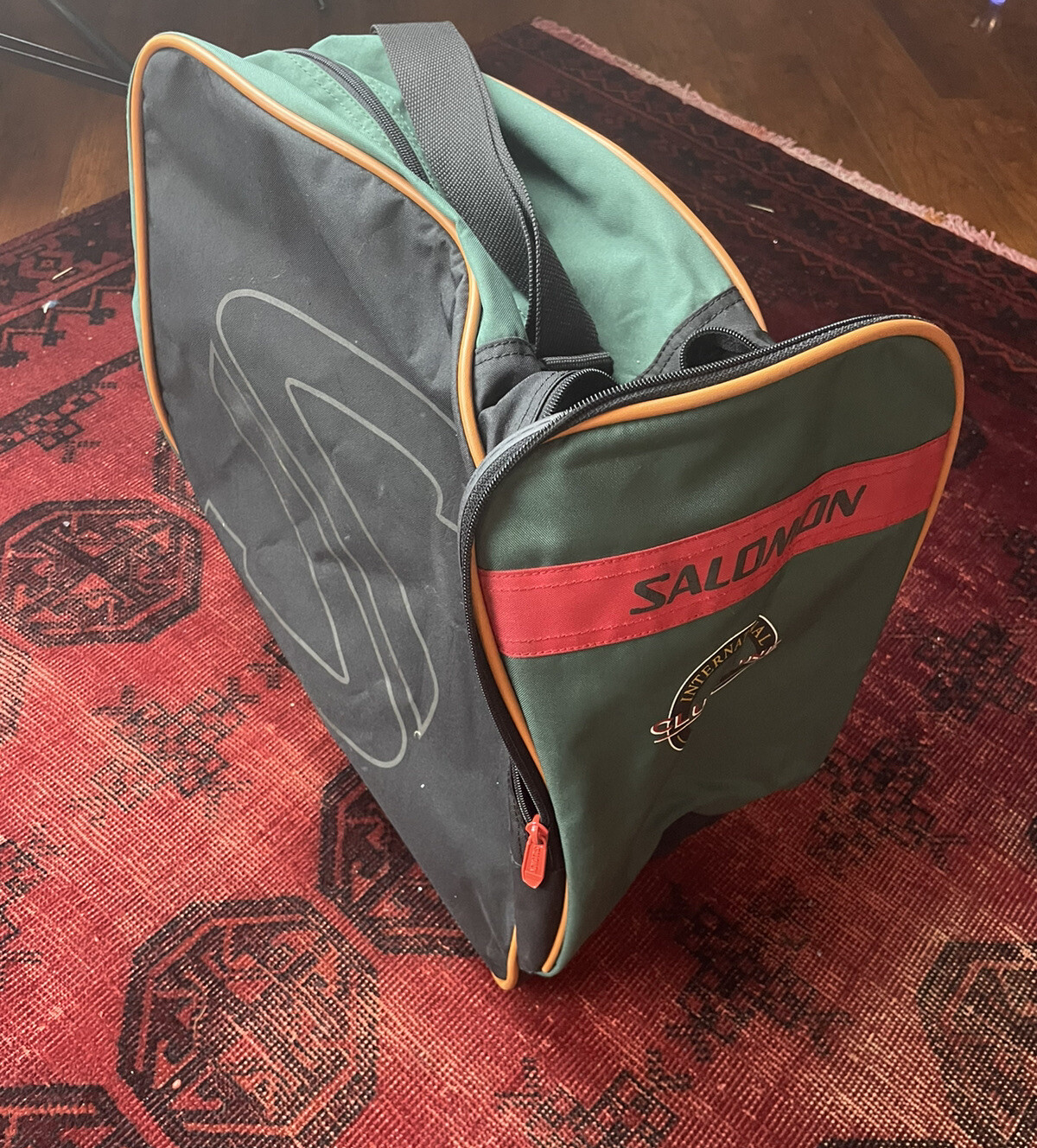 BORSA SALOMON INTERNATIONAL CLUB LINE