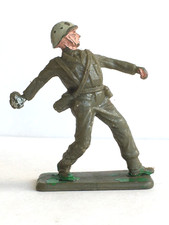 1 x CRESCENT TOYS #K3. 1960's BRITISH ARMY INFANTRY SOLDIER. 1/32 SCALE PLASTIC