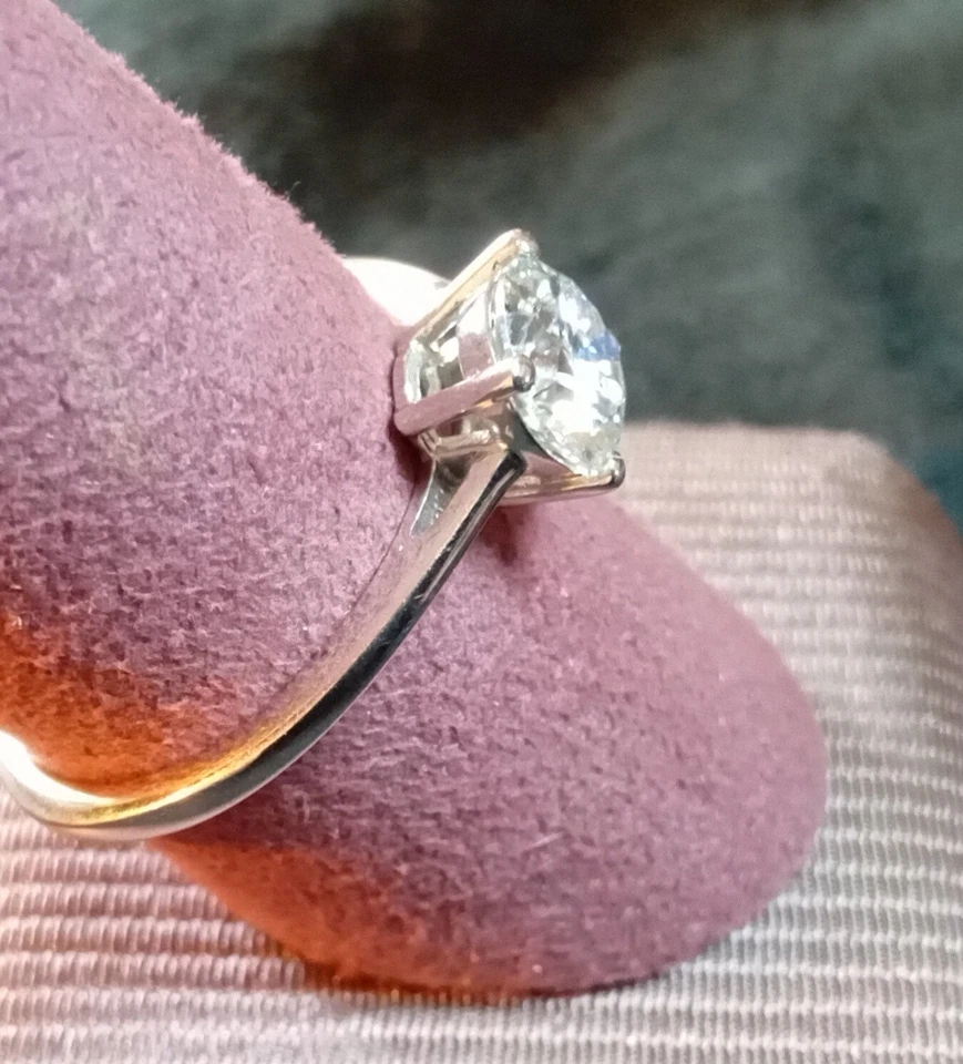 Anel solitário de moissanita em platina sobre prata esterlina tamanho 9 - Imagem 2 de 4