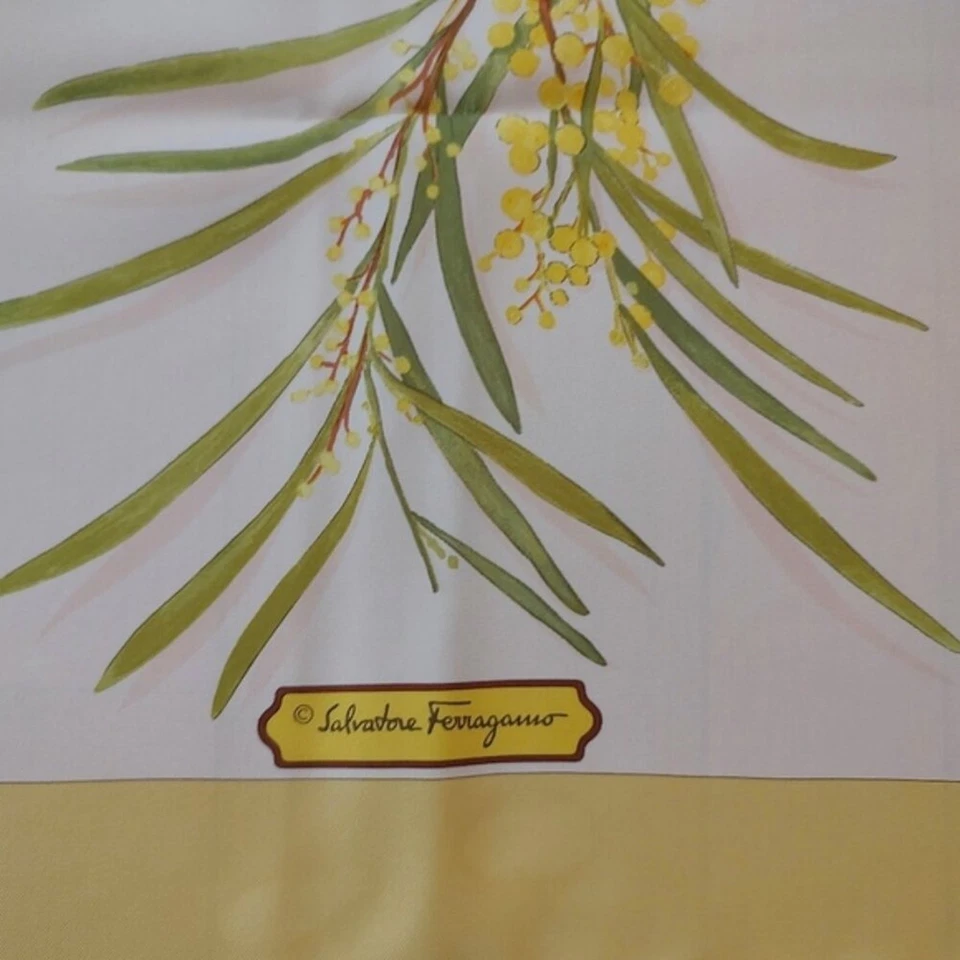 Ferragamo bufanda floral seda 34" usada en excelente estado Foto 4 de 4