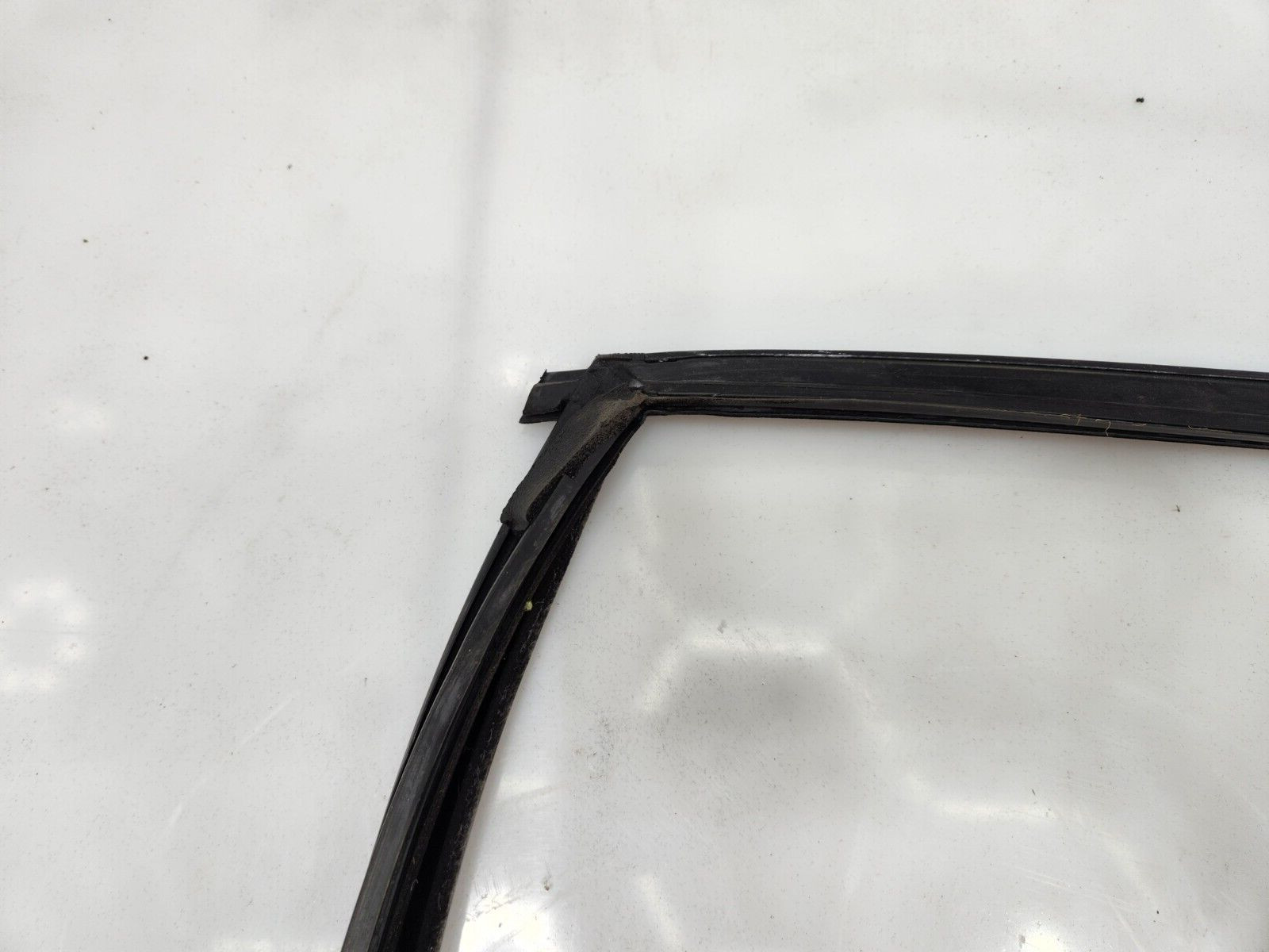 ✅ 10-14 OEM Rolls-Royce Ghost RR4 Rear Left Driver Side Door Rubber Window Guide