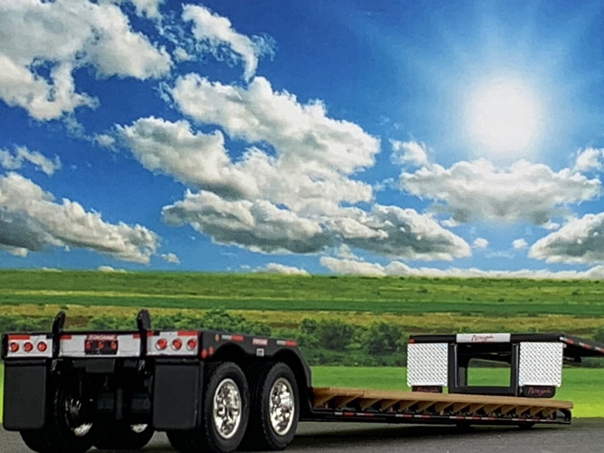 Peterbilt in Japan - YouTube ウィズフォンテーン レネゲード LXT40