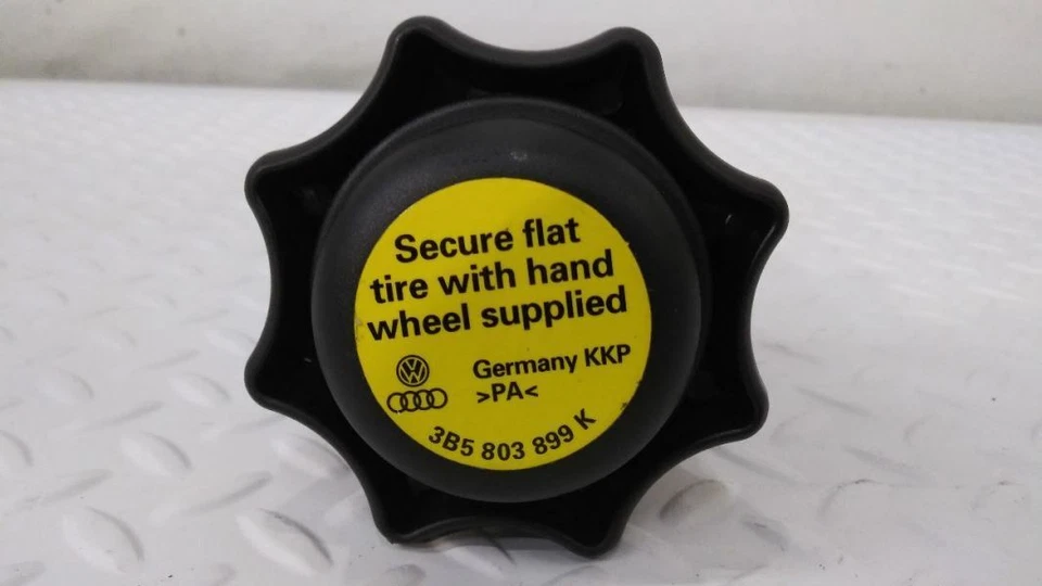 Volkswagen Passat GLS 2002 tornillo de repuesto para neumáticos Foto 2 de 4