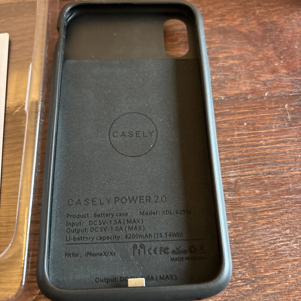 Casely Power 2.0 Charging Case for Iphone X/XS Black With Daisies - Image 4 of 4