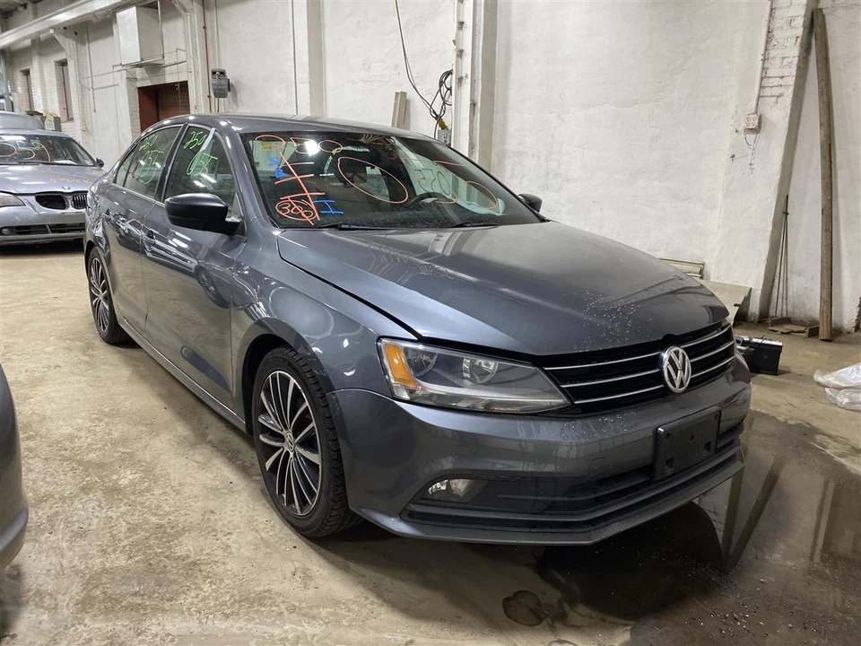 Used Radiator fits: 2015 Volkswagen Jetta exc. City 2.0L gasoline w/o turbo engi - Imagem 3 de 4