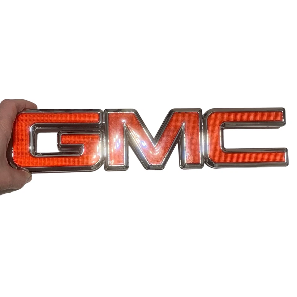 Red Front Grille Emblem Badge w/Pins for GMC Sierra 1500 2500HD 3500HD 2014–2019 - Image 3 of 4