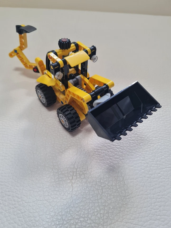 LEGO Technic 42197 Backhoe Loader, photo 3 of 5