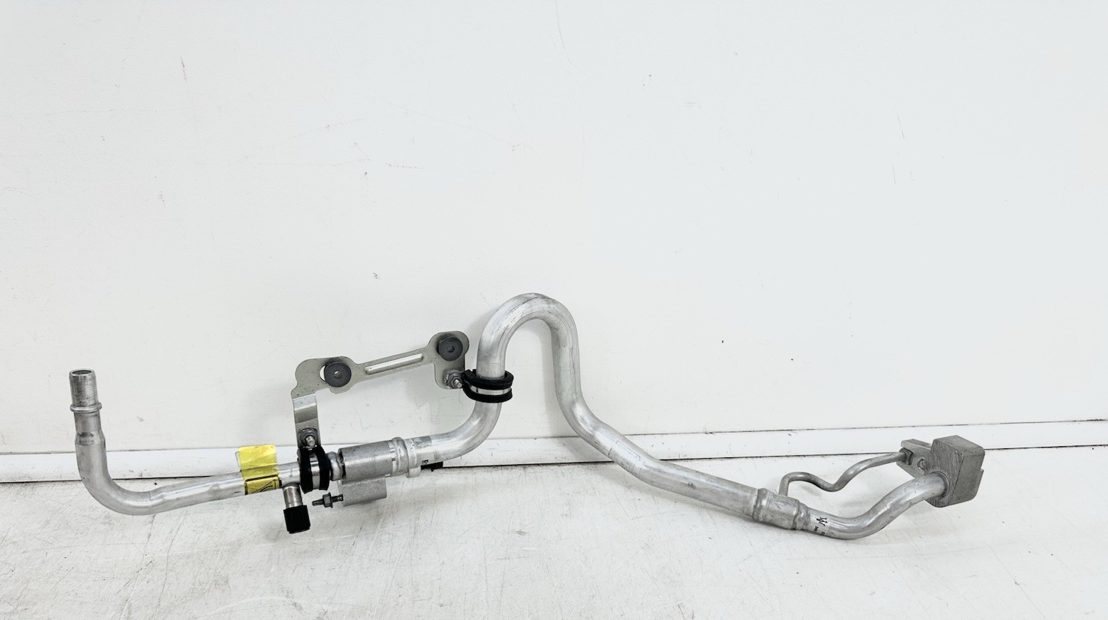 MASERATI GHIBLI AC LINE LOW PRESSURE DELIVERY FLEX HOSE 2014 2015 2016 670035061
