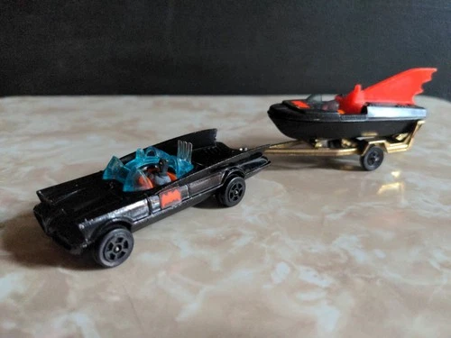 Vintage Corgi Juniors 3002 Batmobile Extra gift set car trailer boat whizzwheels
