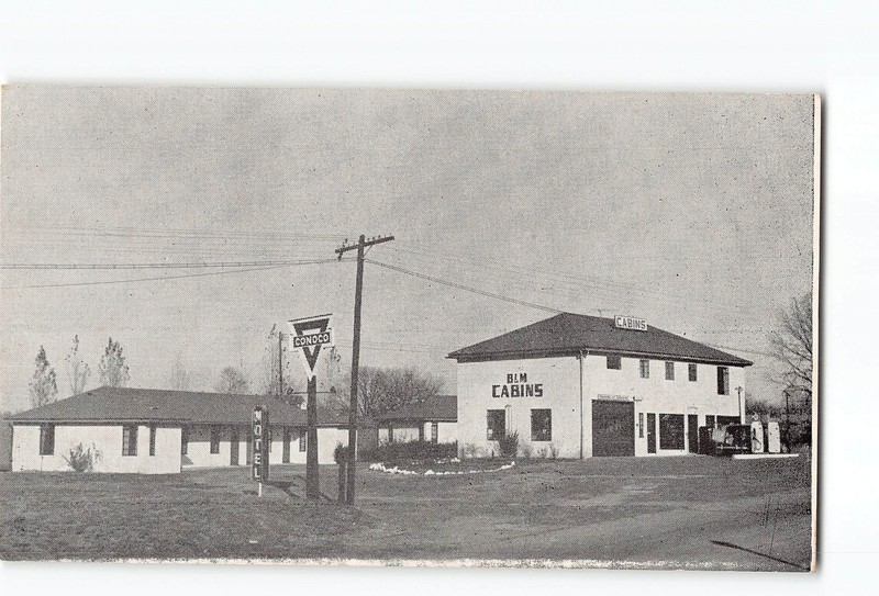 Lexington MO Vintage Postcard B-M Tourist Court Cabins With Conoco Gas Station
