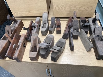 Vintage alter Holzhobel x 17 laut Fotos Sammlerstück Holzbearbeitungswerkzeug