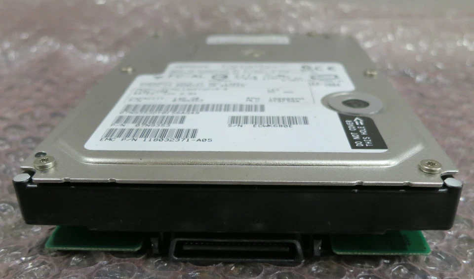 Hitachi Ultrastar 3.5" 10K 146GB Hard Drive HDD 7N9353 FC - AL No Caddy - Image 2 of 3