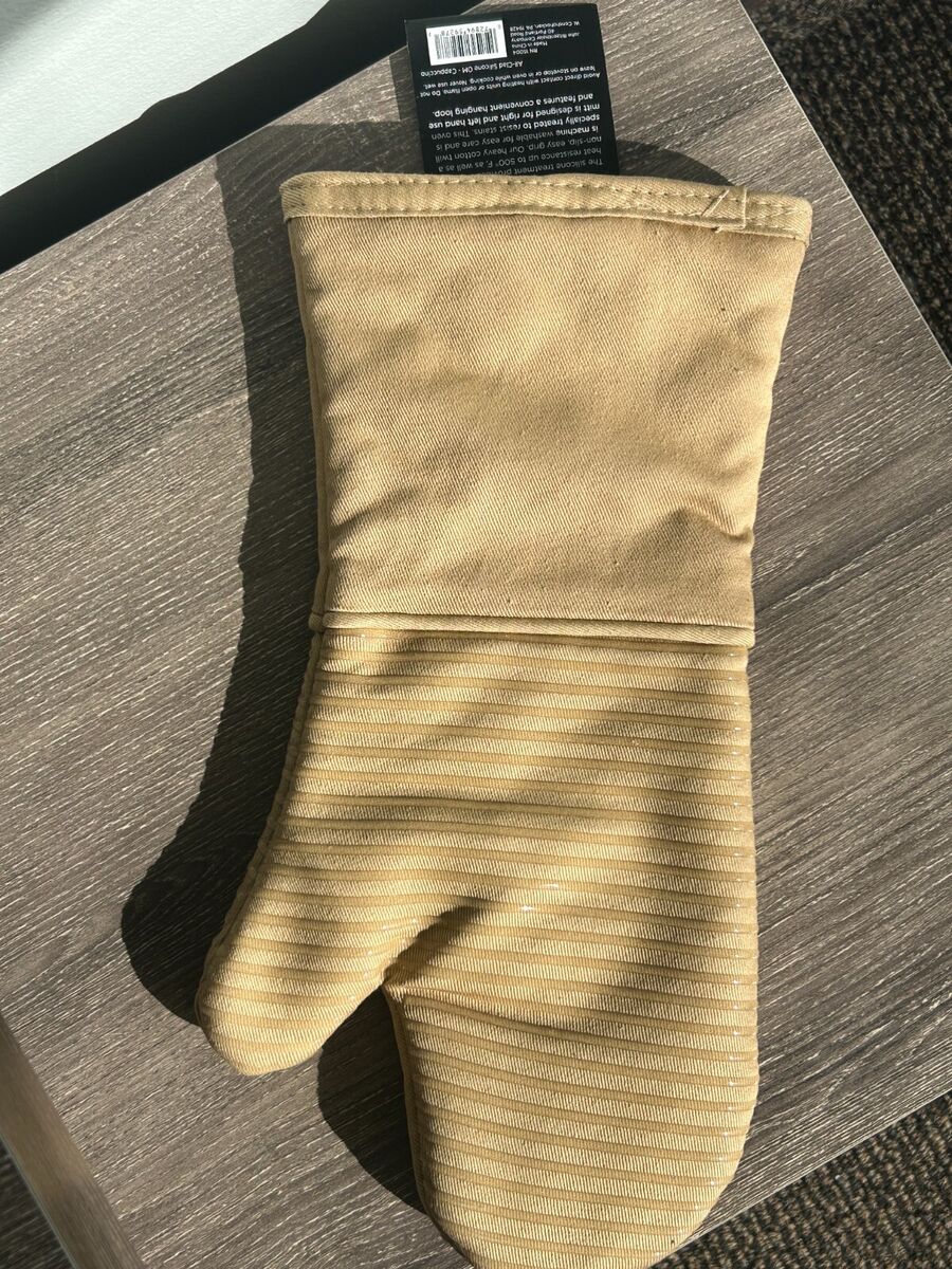 All-Clad Oven mitt silicone.