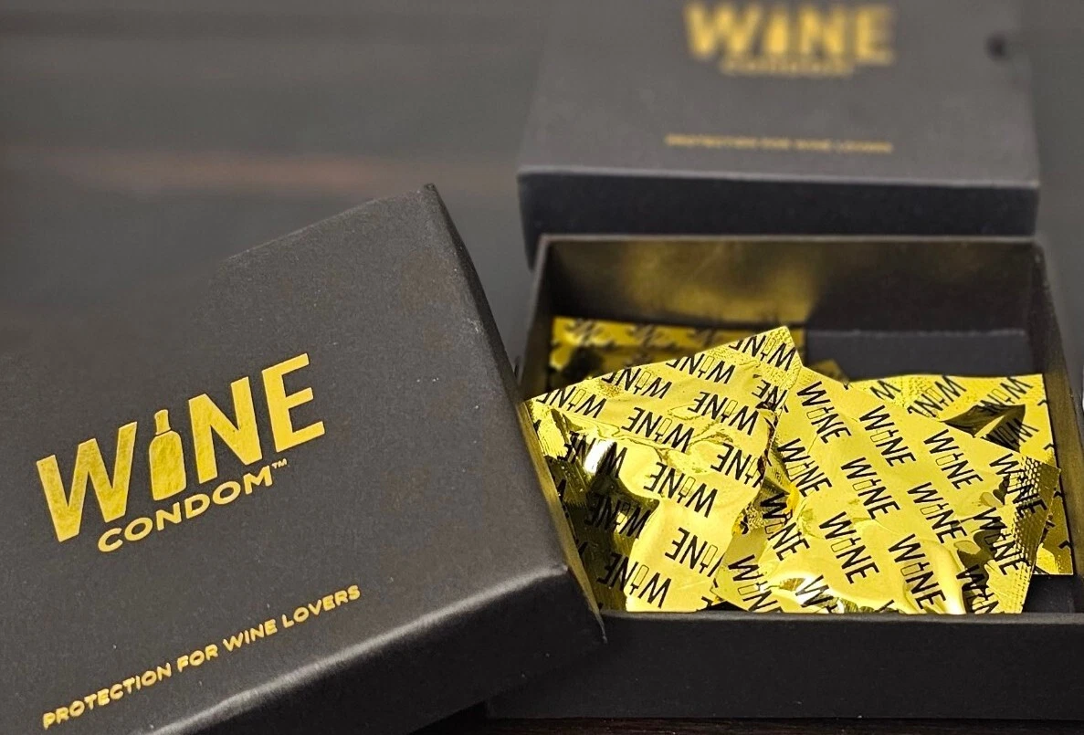 The Original Wine Condom - Thumbnail 2