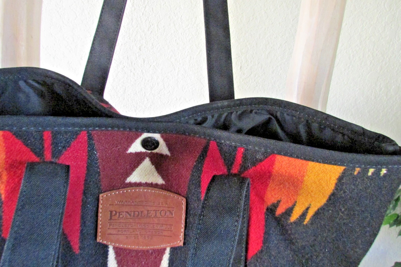 VINTAGE PENDLETON BLACK CANVAS MULTI NATIVE WOOLE… - image 3