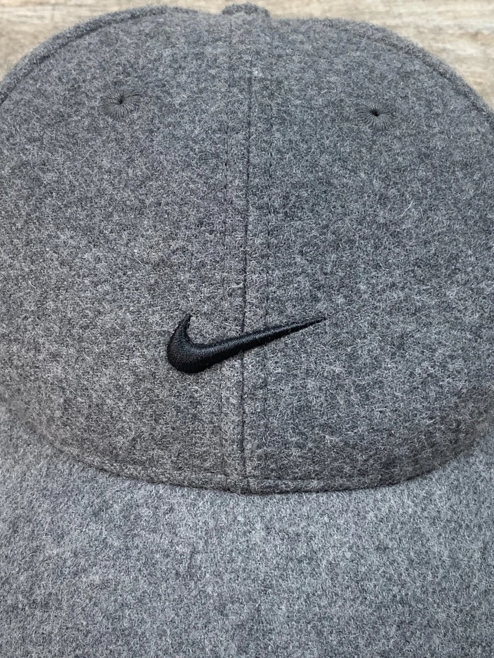 De colección Años 90 00 Nike Mezcla de Lana Sombrero Swoosh Cuero Correa Trasera Gris Ropa de Calle Foto 2 de 4