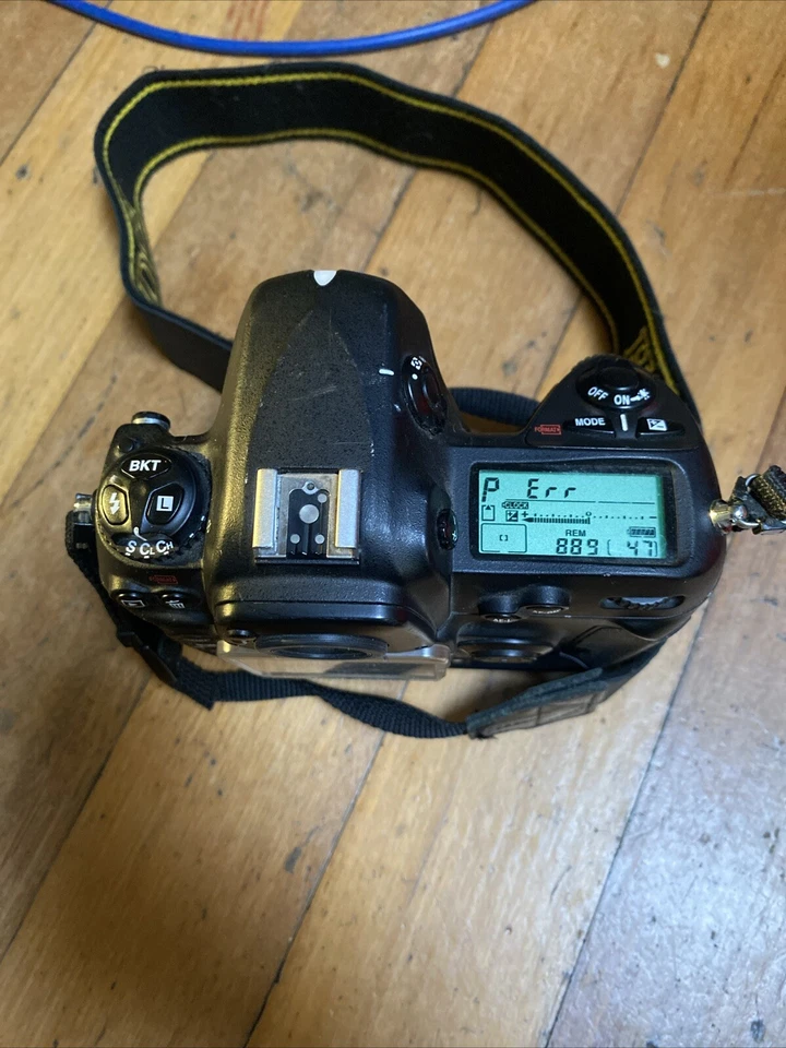 Nikon D2H 4.1MP Digital SLR Camera Body w/ battery Charger From Japan - Image 2 of 3