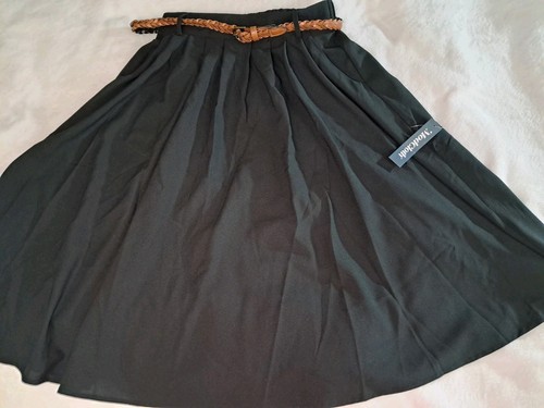 NWT Modcloth Size S Full Skirt Black Pockets Brown Faux Leather Plaid Belt
