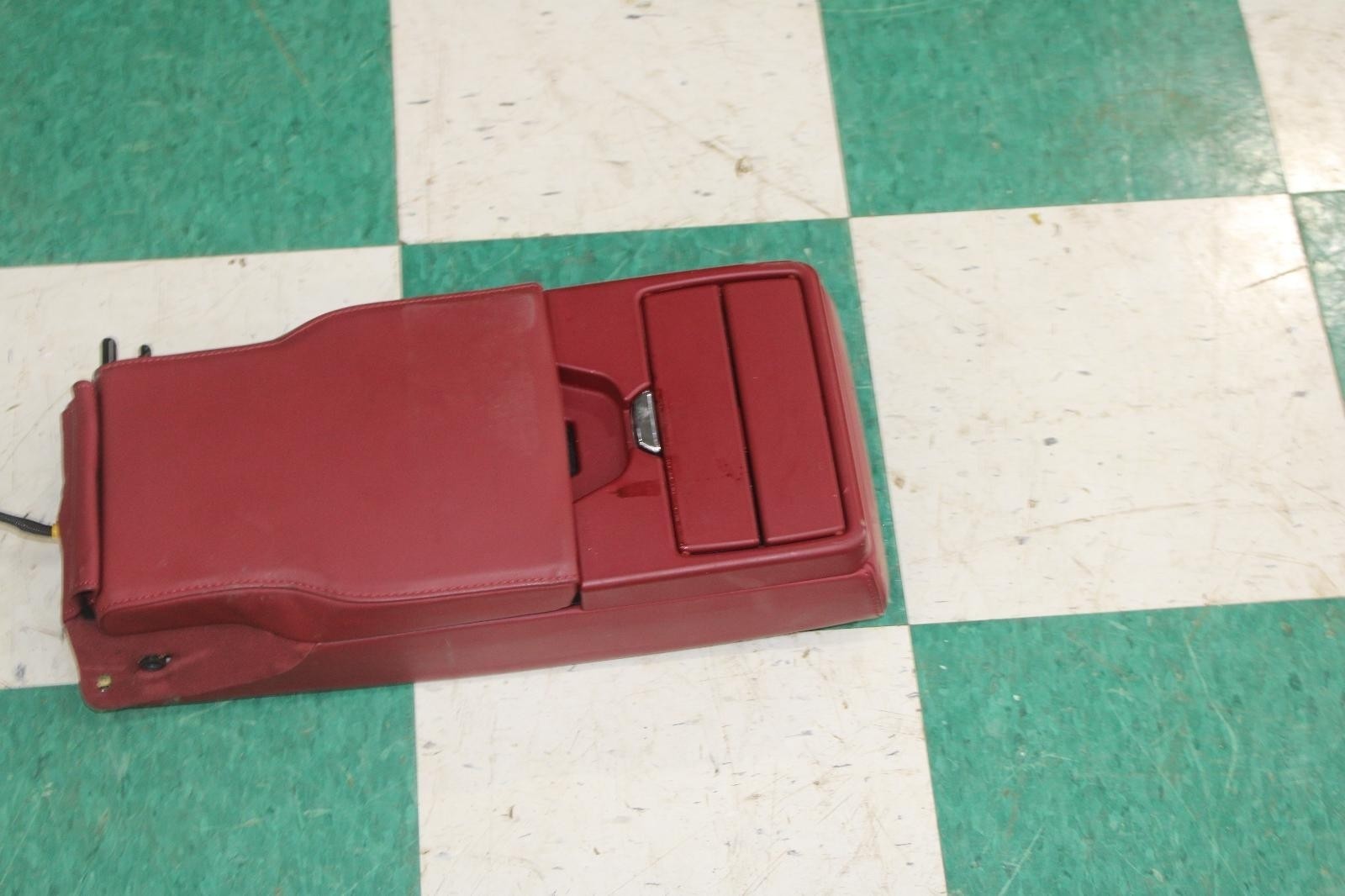 14-22 Ghibli Marrone Red Rear Console Fold Down Armrest Unit OEM WTY Trim Panel