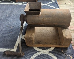 Civil War Era Carolina Tobacco Leaf shredder primitive hand cranked iron chopper